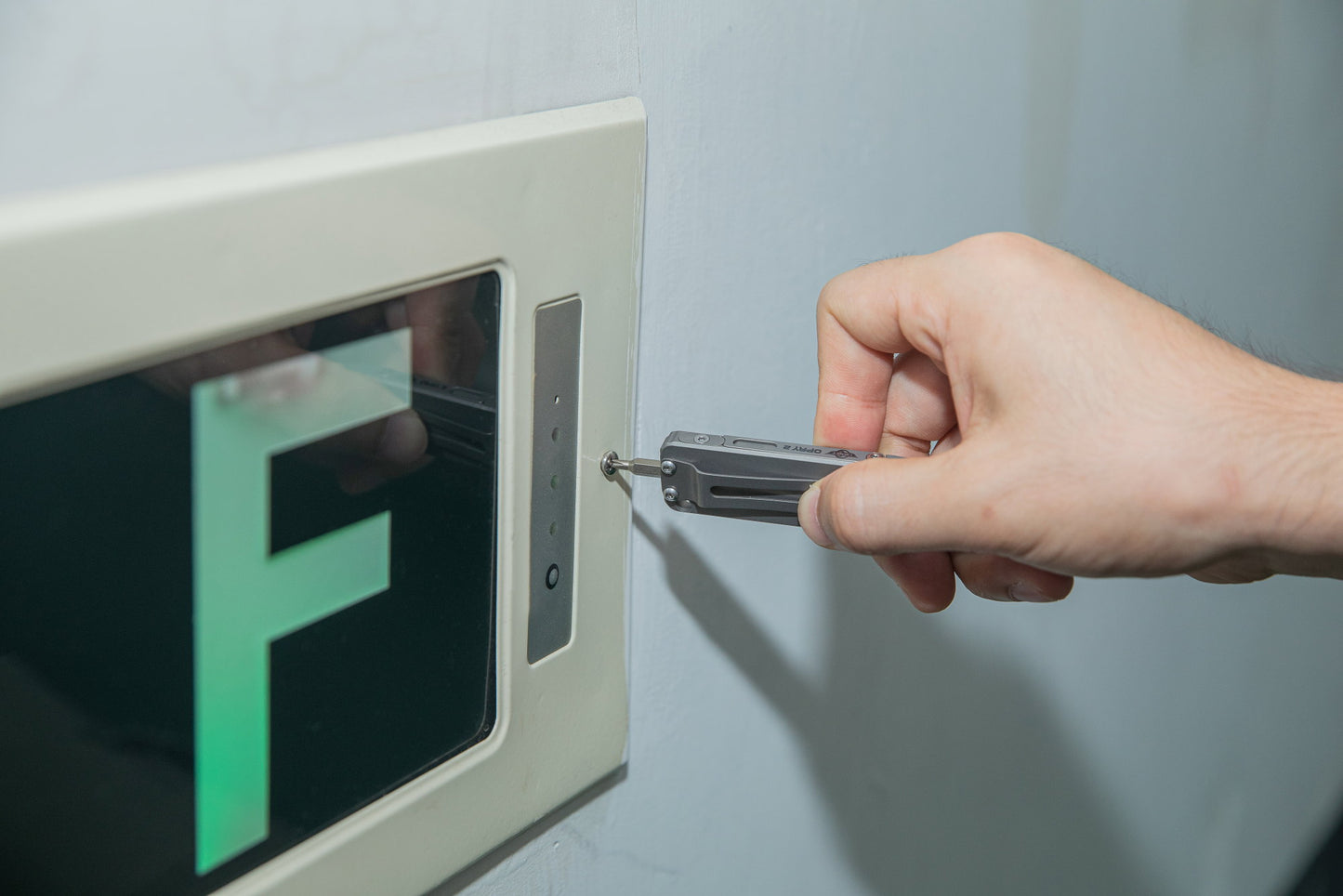 Olight Opry 2 Titanium Multi-Tool Pry Bar