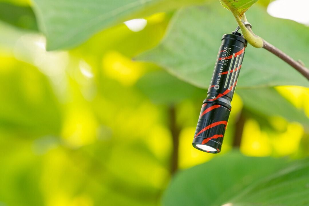 (Limited Edition) Olight i3E Black Lava Keychain Flashlight