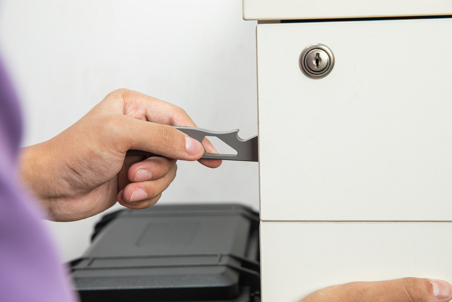 Olight Opry 2 Titanium Multi-Tool Pry Bar